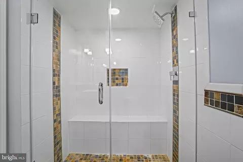 Bath - 6708 Portree Ct, Springfield, VA 22152 photo 5 of 7