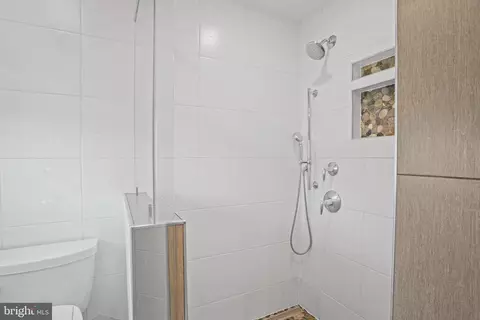 Bath - 6708 Portree Ct, Springfield, VA 22152 photo 3 of 7