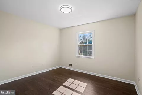 Bedroom - 6708 Portree Ct, Springfield, VA 22152 photo 3 of 6