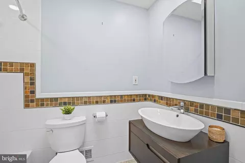 Bath - 6708 Portree Ct, Springfield, VA 22152 photo 6 of 7