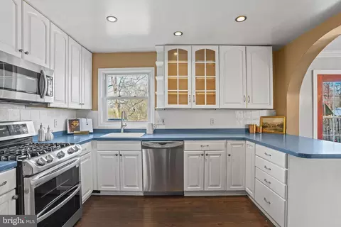 Kitchen - 6708 Portree Ct, Springfield, VA 22152 photo 2 of 3