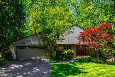 11698 Fox Glen Dr, Oakton, VA 22124