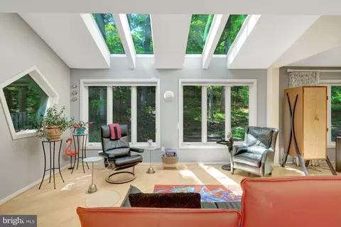 11698 Fox Glen Dr, Oakton, VA 22124