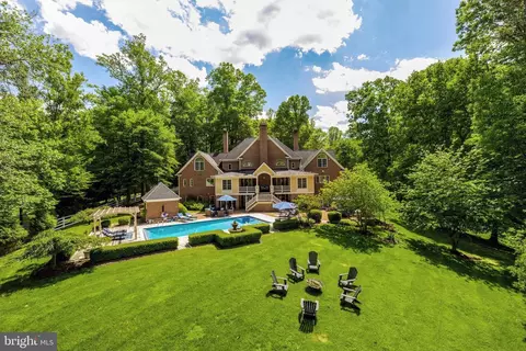 105 Interpromontory Rd, Great Falls, VA 22066