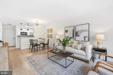 3175 Summit Square Dr #5-A12, Oakton, VA 22124