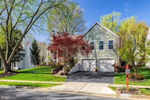 Exterior - 3644 Beech Down Dr, Chantilly, VA 20151 photo 4 of 5