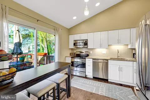 Kitchen - 3644 Beech Down Dr, Chantilly, VA 20151 photo 2 of 3