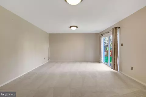 Living - 3644 Beech Down Dr, Chantilly, VA 20151 photo 4 of 5