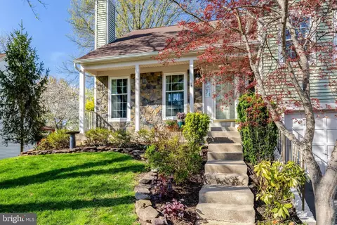 Exterior - 3644 Beech Down Dr, Chantilly, VA 20151 photo 2 of 5