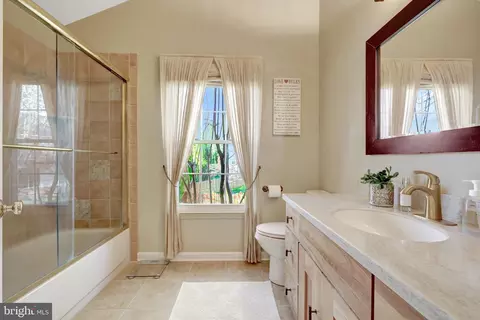 Bath - 3644 Beech Down Dr, Chantilly, VA 20151 photo 1 of 2