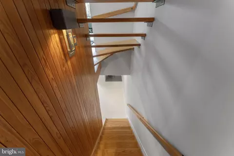 Entry Way - 11587 Maple Ridge Rd, Reston, VA 20190 photo 5 of 10