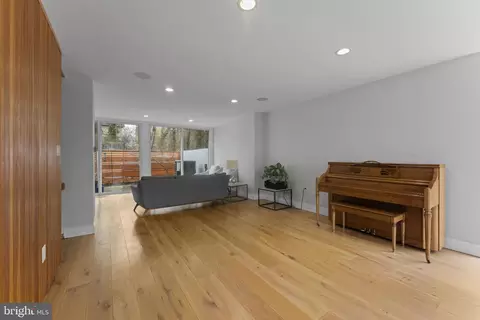 Living - 11587 Maple Ridge Rd, Reston, VA 20190 photo 4 of 4