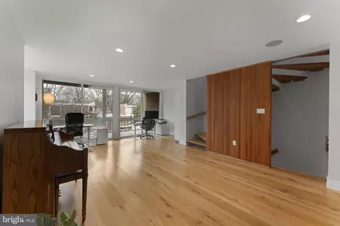 Living - 11587 Maple Ridge Rd, Reston, VA 20190 photo 1 of 4