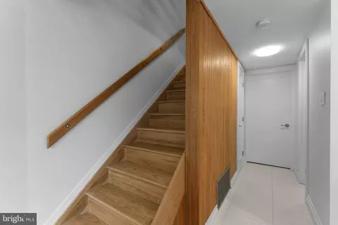 Entry Way - 11587 Maple Ridge Rd, Reston, VA 20190 photo 3 of 10