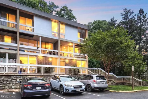 11587 Maple Ridge Rd, Reston, VA 20190
