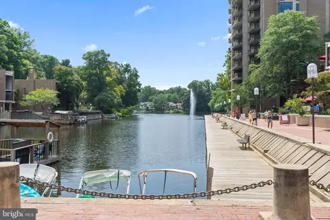 View/Area - 11587 Maple Ridge Rd, Reston, VA 20190 photo 2 of 10
