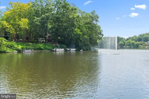 View/Area - 11587 Maple Ridge Rd, Reston, VA 20190 photo 8 of 10