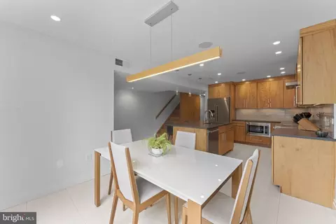 Dining - 11587 Maple Ridge Rd, Reston, VA 20190 photo 3 of 4