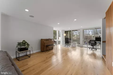 Living - 11587 Maple Ridge Rd, Reston, VA 20190 photo 2 of 4