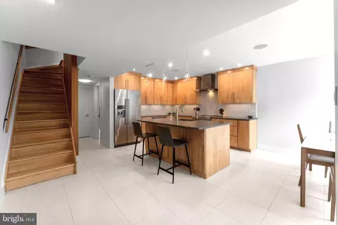 Entry Way - 11587 Maple Ridge Rd, Reston, VA 20190 photo 2 of 10