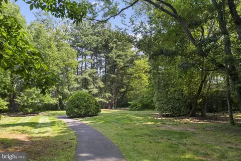Exterior - 11587 Maple Ridge Rd, Reston, VA 20190 photo 9 of 10