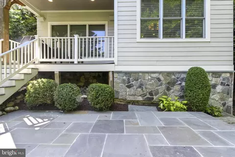Exterior - 6838 Saint Albans Rd, Mclean, VA 22101 photo 5 of 8
