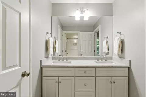 Bath - 6838 Saint Albans Rd, Mclean, VA 22101 photo 6 of 6