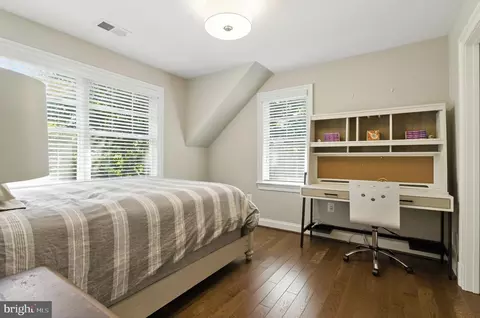 Bedroom - 6838 Saint Albans Rd, Mclean, VA 22101 photo 3 of 4