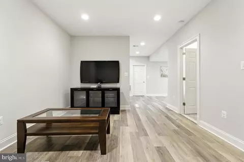 Entry Way - 6838 Saint Albans Rd, Mclean, VA 22101 photo 12 of 14