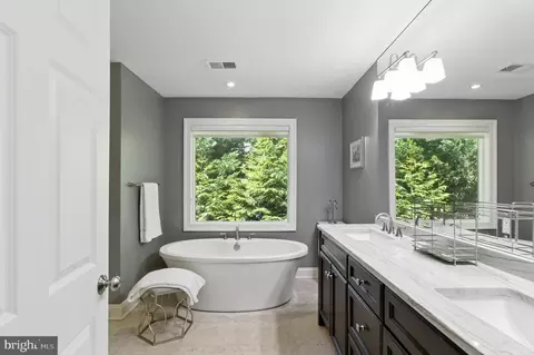 Bath - 6838 Saint Albans Rd, Mclean, VA 22101 photo 2 of 6