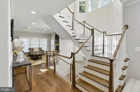Entry Way - 6838 Saint Albans Rd, Mclean, VA 22101 photo 6 of 14