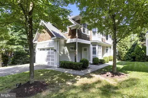 Exterior - 6838 Saint Albans Rd, Mclean, VA 22101 photo 2 of 8