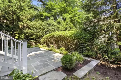 Exterior - 6838 Saint Albans Rd, Mclean, VA 22101 photo 8 of 8