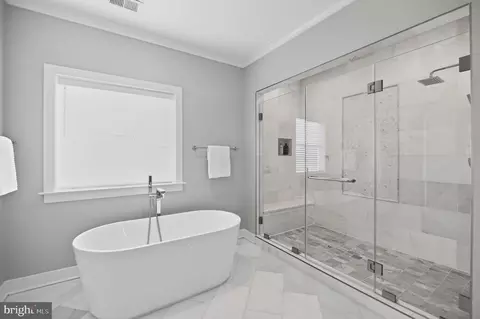 Bath - 6506 Chesterfield Ave, Mclean, VA 22101 photo 1 of 7
