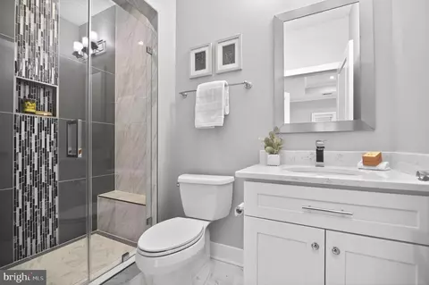 Bath - 6506 Chesterfield Ave, Mclean, VA 22101 photo 3 of 7