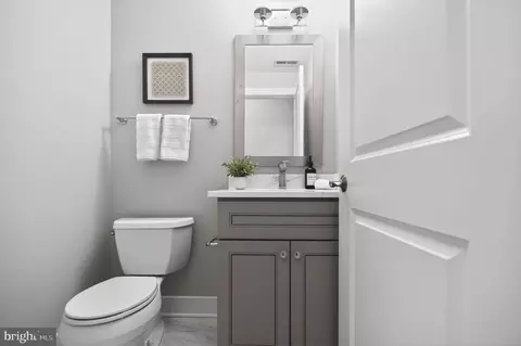 Bath - 6506 Chesterfield Ave, Mclean, VA 22101 photo 6 of 7