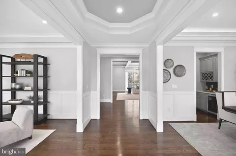 Entry Way - 6506 Chesterfield Ave, Mclean, VA 22101 photo 2 of 8