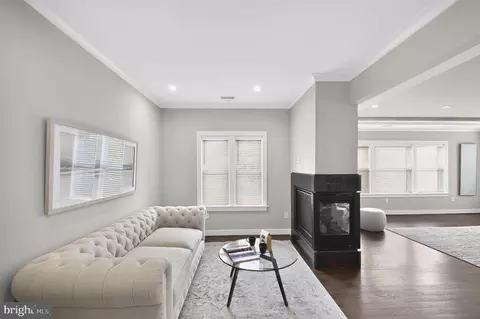 Living - 6506 Chesterfield Ave, Mclean, VA 22101 photo 3 of 4