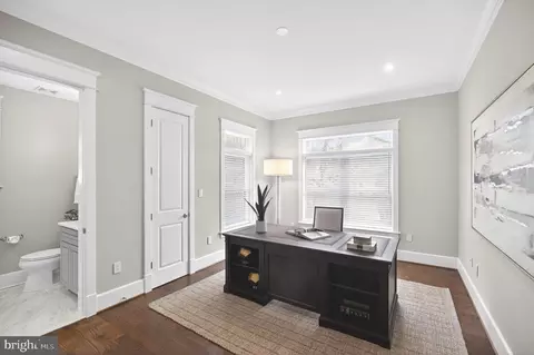 Entry Way - 6506 Chesterfield Ave, Mclean, VA 22101 photo 4 of 8