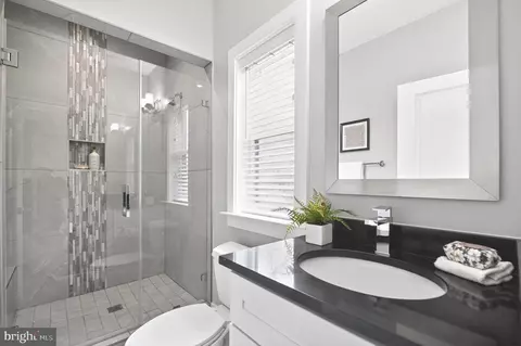 Bath - 6506 Chesterfield Ave, Mclean, VA 22101 photo 4 of 7