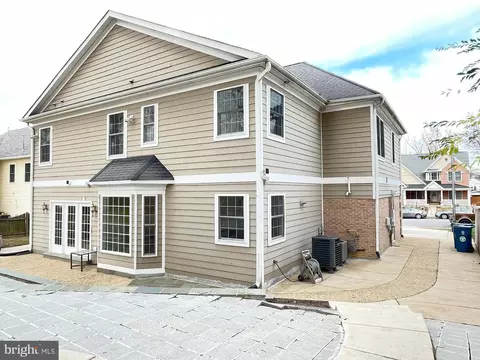 Exterior - 7212 Highland St, Springfield, VA 22150 photo 5 of 10