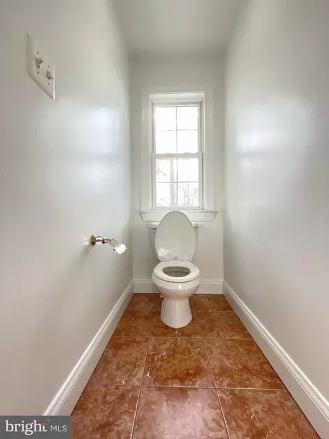 Entry Way - 7212 Highland St, Springfield, VA 22150 photo 7 of 12
