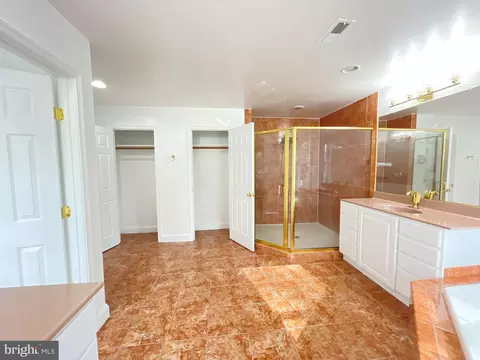 Bath - 7212 Highland St, Springfield, VA 22150 photo 3 of 8