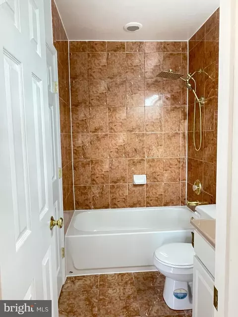 Bath - 7212 Highland St, Springfield, VA 22150 photo 7 of 8
