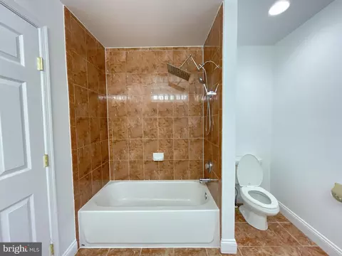 Bath - 7212 Highland St, Springfield, VA 22150 photo 6 of 8