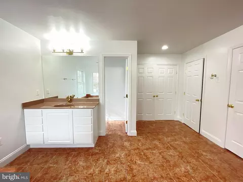 Bath - 7212 Highland St, Springfield, VA 22150 photo 2 of 8