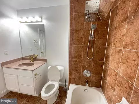 Bath - 7212 Highland St, Springfield, VA 22150 photo 4 of 8