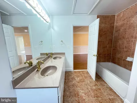 Bath - 7212 Highland St, Springfield, VA 22150 photo 5 of 8