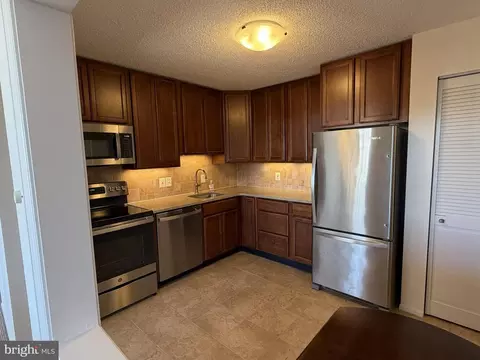 Kitchen - 6800 Fleetwood Rd #1002, Mclean, VA 22101 photo 2 of 2