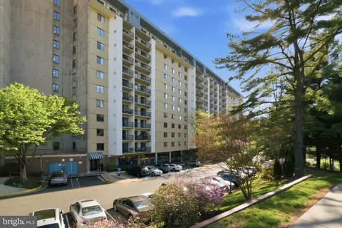 3800 Powell Ln #311, Falls Church, VA 22041